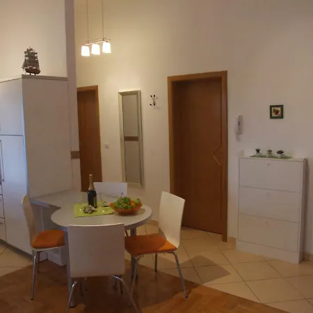 Helen Apartment *
