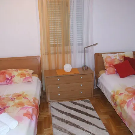 Helen アパート マリンスカ